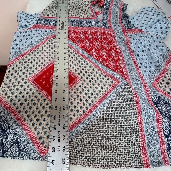 Chico's Women Mixed Print Cold Shoulder Tie-Neck Blouse Top Size 3 Red/Blue NWOT - Picture 9 of 9